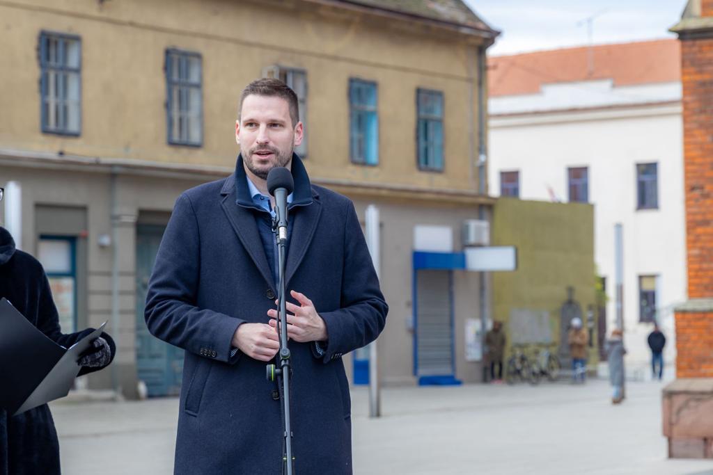 Gradonačelnik Ivan Radić upalio posljednju svijeću na adventskom ...