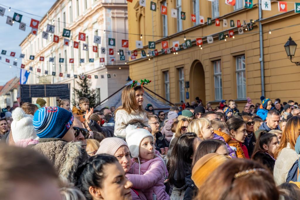 Osje ka Djeca U Podne Ispratila Staru I Do ekala Novu Godinu Grad Osijek